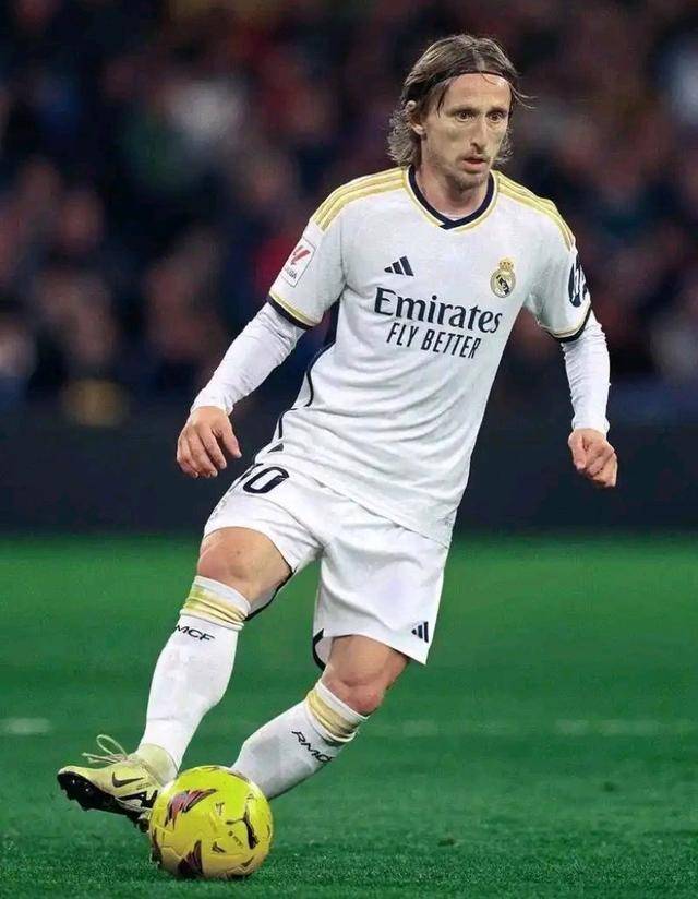 电讯报：曼联执意追求谢什科的做法显得有些奇怪