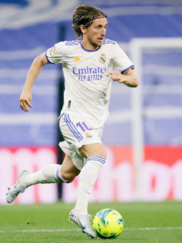 篮球湖人新秀完成生涯首次双双