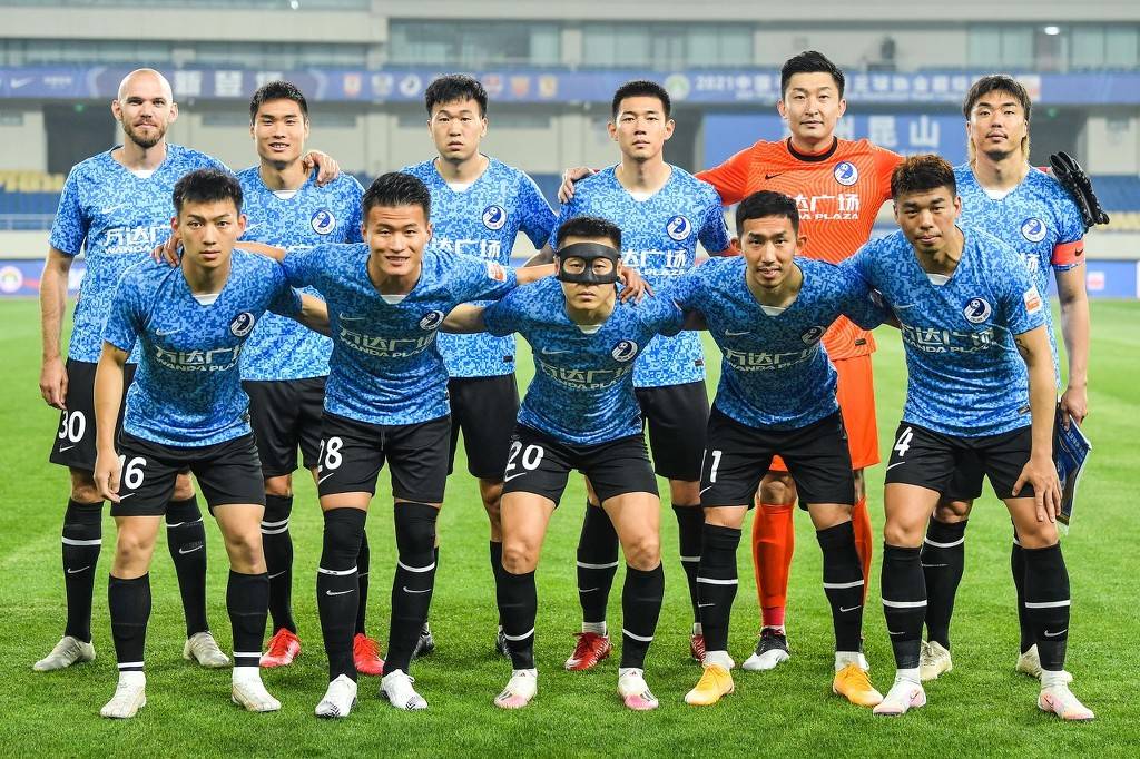 布尼达为何没首发？阿贾克斯主帅：他训练迟到了