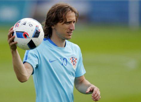 德劳伦蒂斯：在我们这个破主场里，一场只能赚300万欧